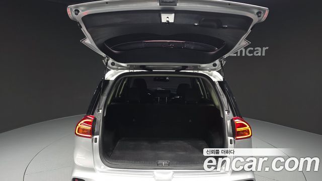 Kia Niro Plus Air 2023 — фото 30