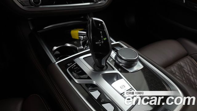 BMW 7 Series (G11) 745e iPerformance Design Pure Excellence 2020 — фото 9
