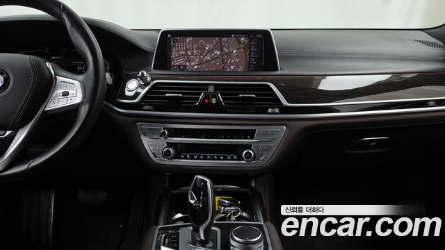 BMW 7 Series (G11) 745e iPerformance Design Pure Excellence 2020 — фото 18