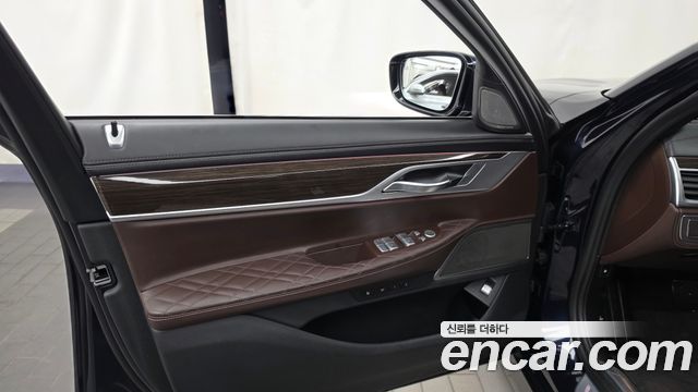 BMW 7 Series (G11) 745e iPerformance Design Pure Excellence 2020 — фото 30