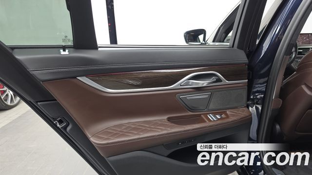 BMW 7 Series (G11) 745e iPerformance Design Pure Excellence 2020 — фото 31
