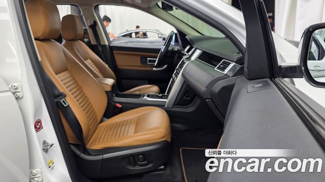 Land Rover Discovery Sport 2.0 TD4 HSE Luxury 2018 — фото 11