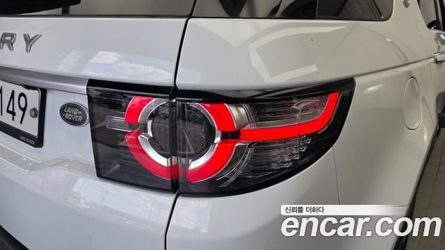 Land Rover Discovery Sport 2.0 TD4 HSE Luxury 2018 — фото 23