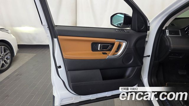 Land Rover Discovery Sport 2.0 TD4 HSE Luxury 2018 — фото 24