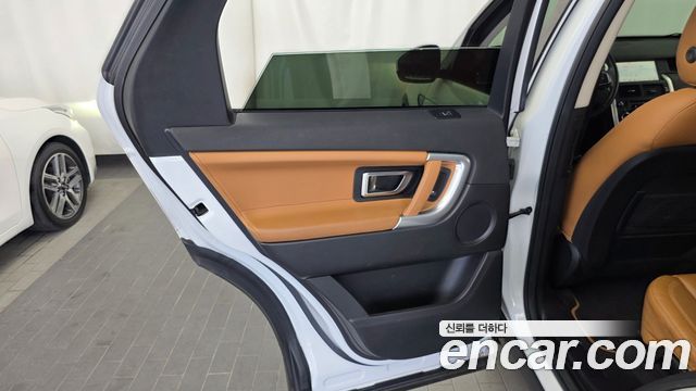 Land Rover Discovery Sport 2.0 TD4 HSE Luxury 2018 — фото 25