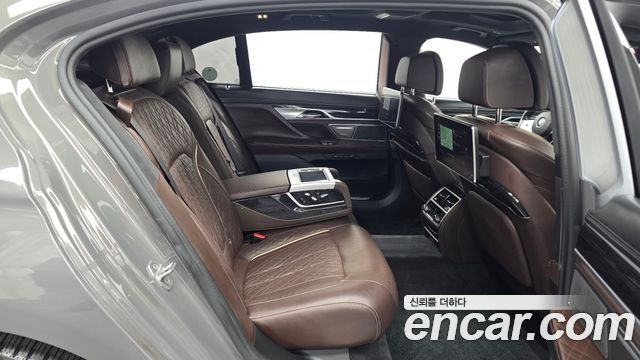 BMW 7 Series (G11) 740Li xDrive M Sport Package 2021 — фото 16