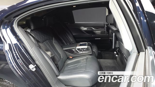 BMW 7 Series (G11) 730Ld xDrive M Sport 2017 — фото 12