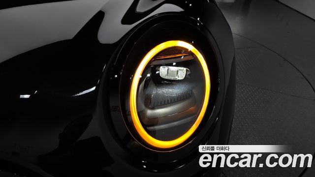 MINI Cooper C (IV) Classic 2025 — фото 28