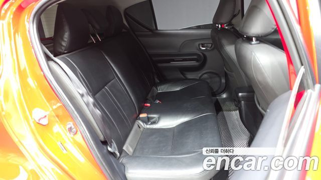 Toyota Prius C 1.5 2019 — фото 16