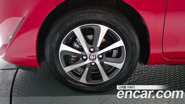 Toyota Prius C 1.5 2019 — фото 27