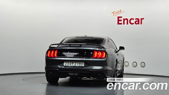 Ford Mustang Coupe 2019 — фото 4