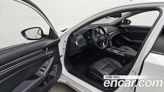 Honda Accord (X) 2.0 Hybrid Touring 2019 — фото 10