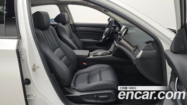 Honda Accord (X) 2.0 Hybrid Touring 2019 — фото 15