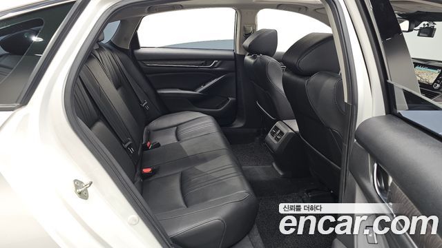 Honda Accord (X) 2.0 Hybrid Touring 2019 — фото 16