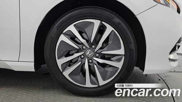 Honda Accord (X) 2.0 Hybrid Touring 2019 — фото 27