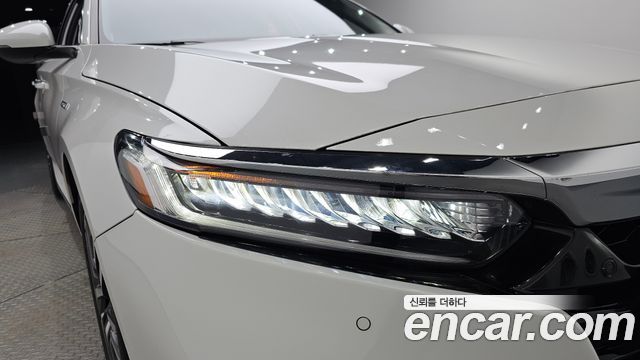 Honda Accord (X) 2.0 Hybrid Touring 2019 — фото 28