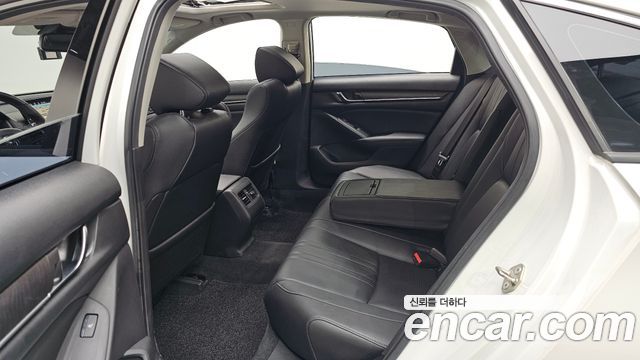 Honda Accord (X) 2.0 Hybrid Touring 2019 — фото 32