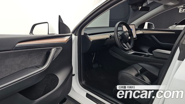 Tesla Model Y RWD 2023 — фото 10