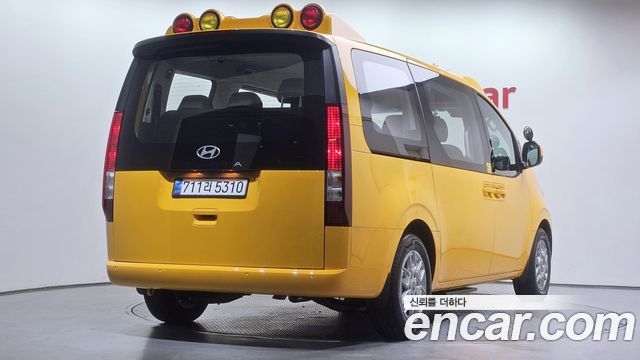 Hyundai Staria HEV 1.6T Kinder Safety Car 11-Seater 2026 — фото 2