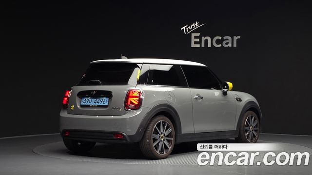 MINI Cooper Electric SE Classic 3rd 2022 — фото 2