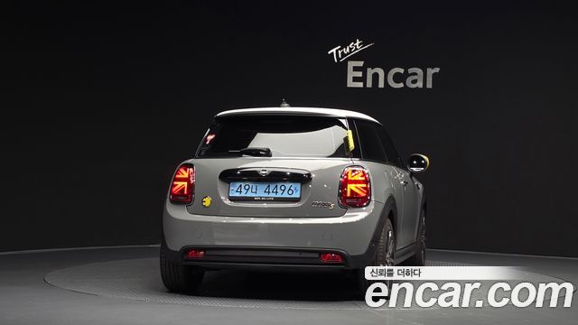 MINI Cooper Electric SE Classic 3rd 2022 — фото 4