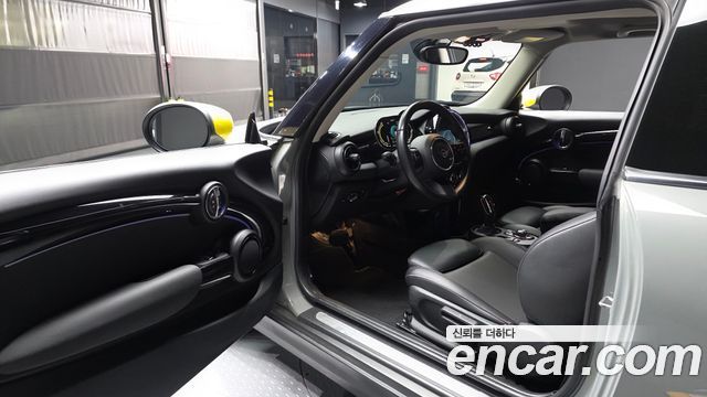 MINI Cooper Electric SE Classic 3rd 2022 — фото 10