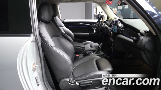 MINI Cooper Electric SE Classic 3rd 2022 — фото 11