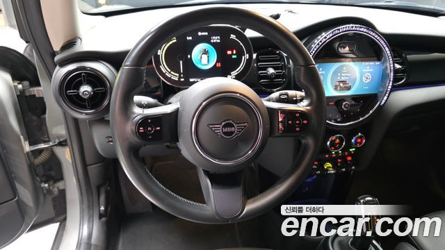 MINI Cooper Electric SE Classic 3rd 2022 — фото 13