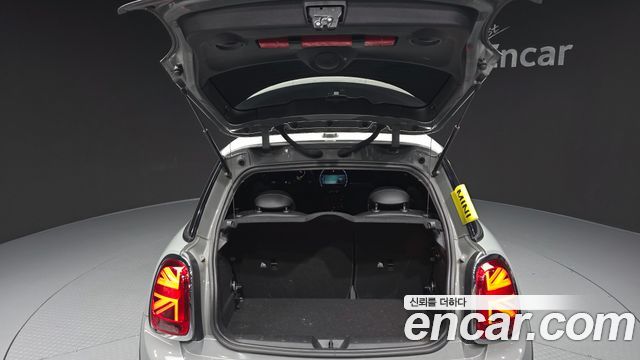 MINI Cooper Electric SE Classic 3rd 2022 — фото 20