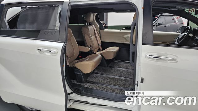Toyota Sienna (IV) 2.5 Hybrid AWD 2021 — фото 11