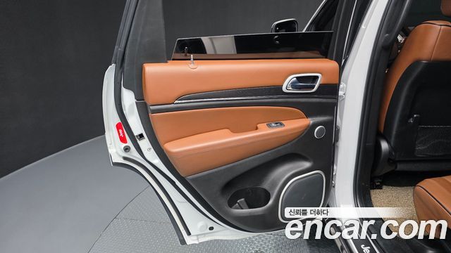 Jeep Grand Cherokee 3.6 Summit WK2 2020 — фото 25