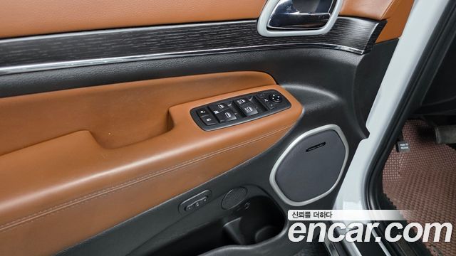 Jeep Grand Cherokee 3.6 Summit WK2 2020 — фото 27