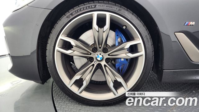 BMW 5 Series (G30) M550i xDrive 2022 — фото 5