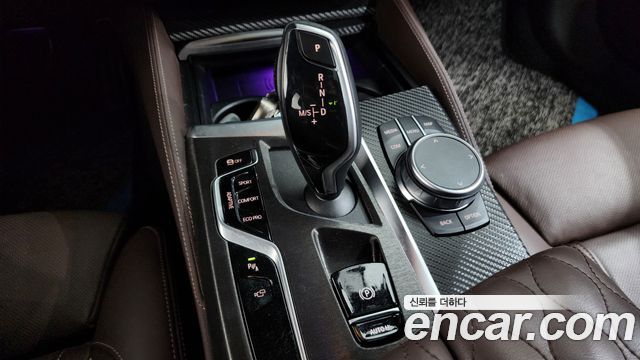 BMW 5 Series (G30) M550i xDrive 2022 — фото 9