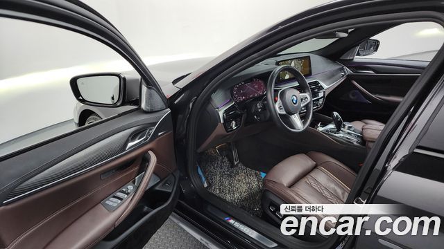 BMW 5 Series (G30) M550i xDrive 2022 — фото 10