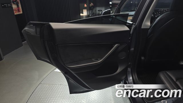 Tesla Model Y Long Range AWD 2021 — фото 25