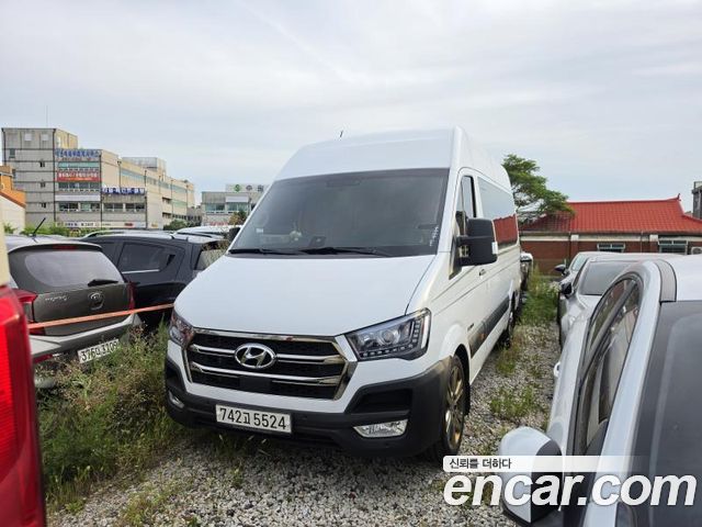 Hyundai Solati 15-seater Luxury