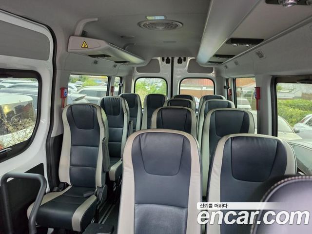 Hyundai Solati 15-seater Luxury 2023 — фото 9