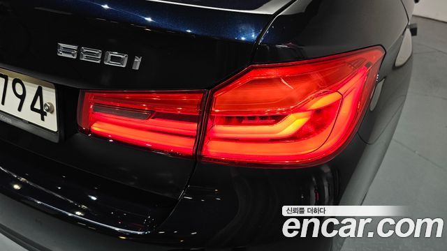 BMW 5 Series (G30) 520i M Sport 2020 — фото 23