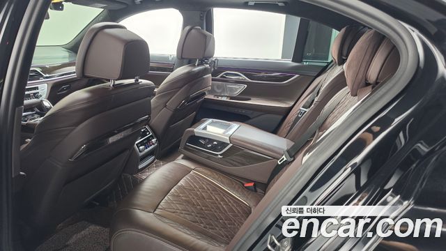 BMW 7 Series (G11) 730d xDrive Design Pure Excellence 2022 — фото 12