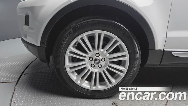Land Rover Range Rover Evoque 2.2 SD4 Prestige 2013 — фото 5