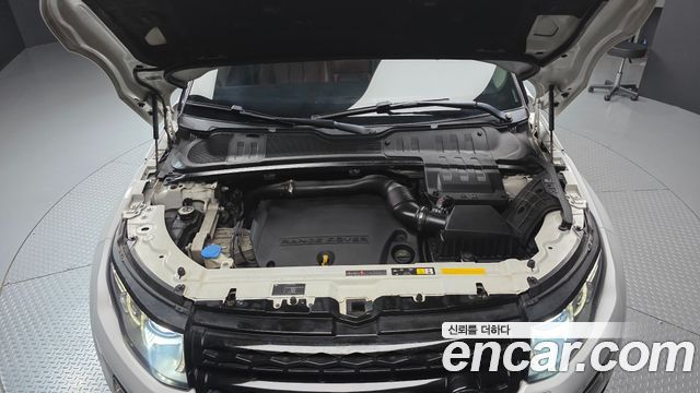 Land Rover Range Rover Evoque 2.2 SD4 Prestige 2013 — фото 6