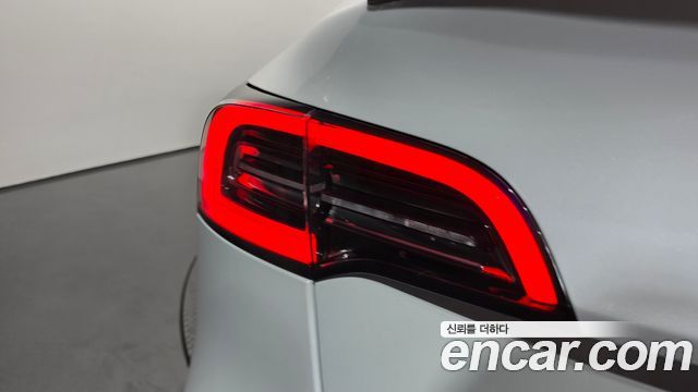 Tesla Model Y Long Range AWD 2021 — фото 23