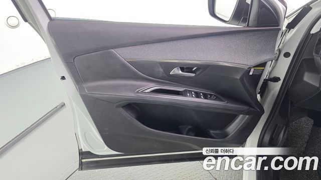 Peugeot 5008 (II) 1.6 BlueHDi Allure 2018 — фото 24