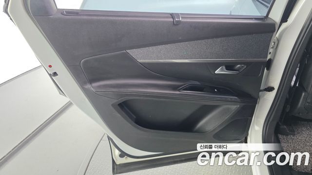 Peugeot 5008 (II) 1.6 BlueHDi Allure 2018 — фото 25