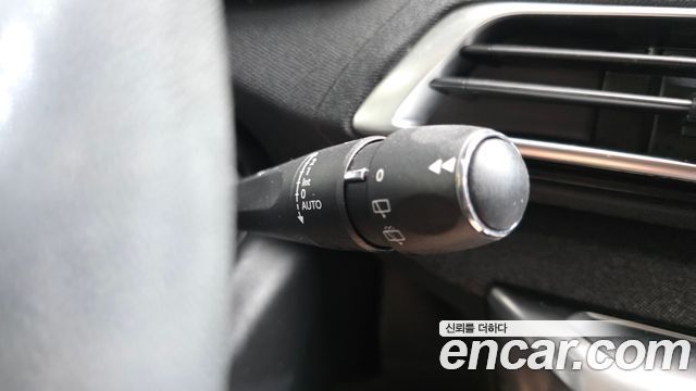 Peugeot 5008 (II) 1.6 BlueHDi Allure 2018 — фото 31