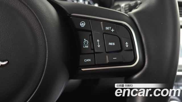 Jaguar E-PACE P250 SE 2020 — фото 22