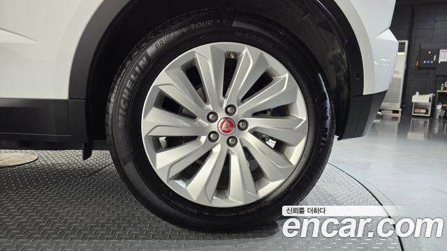Jaguar E-PACE P250 SE 2020 — фото 27