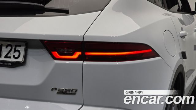 Jaguar E-PACE P250 SE 2020 — фото 29