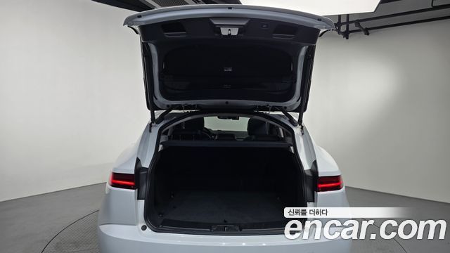 Jaguar E-PACE P250 SE 2020 — фото 33